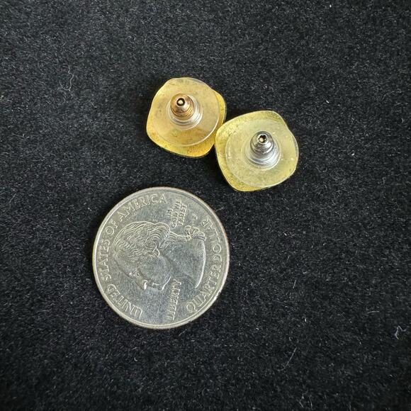 Vintage Gold Tone Floral Enamel Rounded Square Stud Earrings‎ for Pierced Ears - Picture 4 of 4